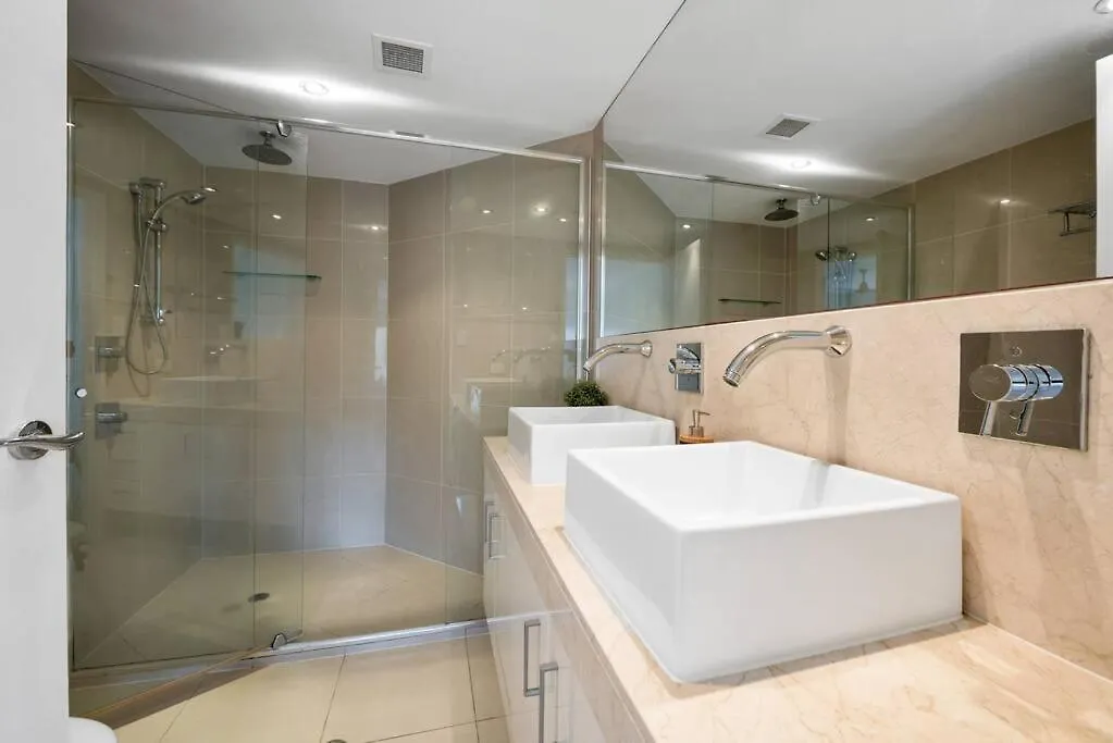 Apartment 4 Bed Townhouse 200M To The Beach Alexandra Headland Australia