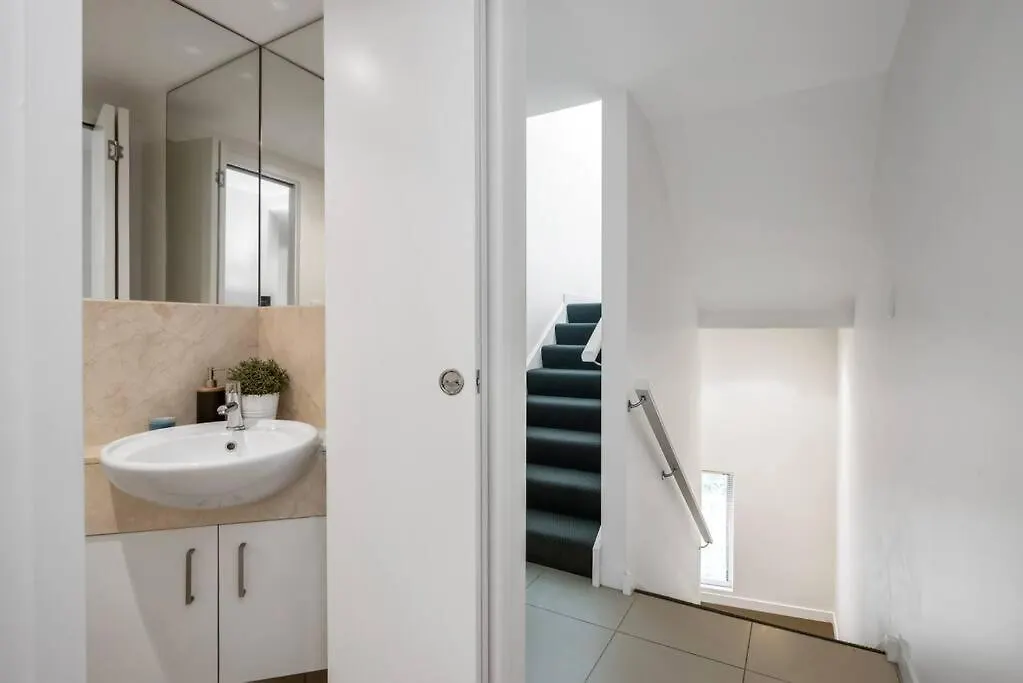 4 Bed Townhouse 200M To The Beach Alexandra Headland 0*,  Australia