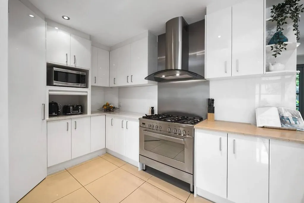 4 Bed Townhouse 200M To The Beach Alexandra Headland Australia