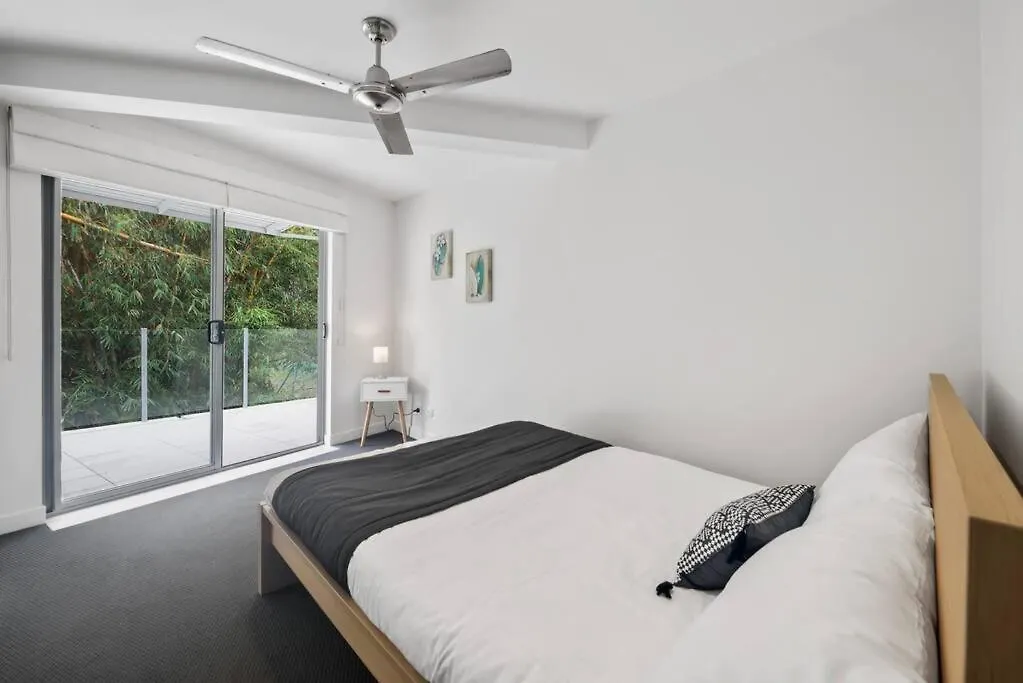 4 Bed Townhouse 200M To The Beach Alexandra Headland 0*,