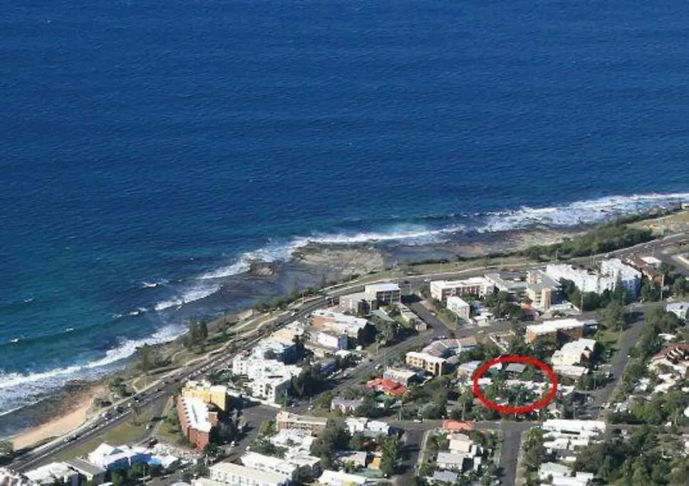 4 Bed Townhouse 200M To The Beach Alexandra Headland 0*,  Australia