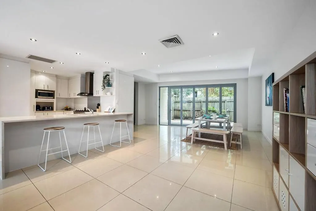 Apartment 4 Bed Townhouse 200M To The Beach Alexandra Headland