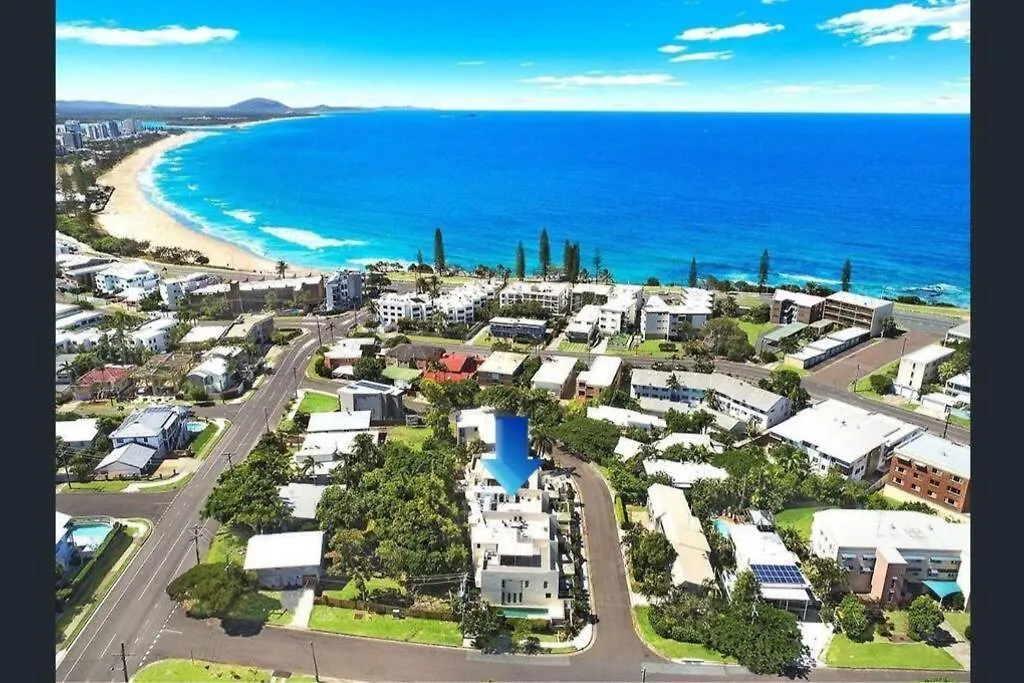 4 Bed Townhouse 200M To The Beach Alexandra Headland